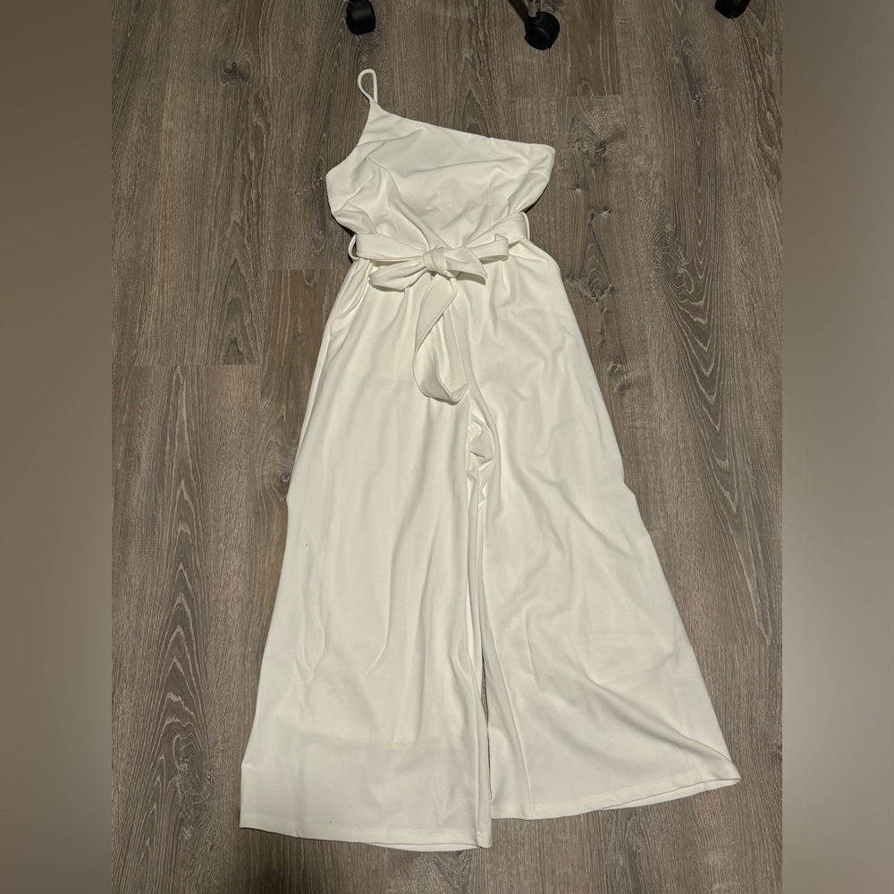 Elegant White Strapless Dress